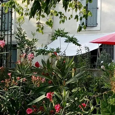 לינה וארוחת בוקר Domaine De Manteau-bleu 4*