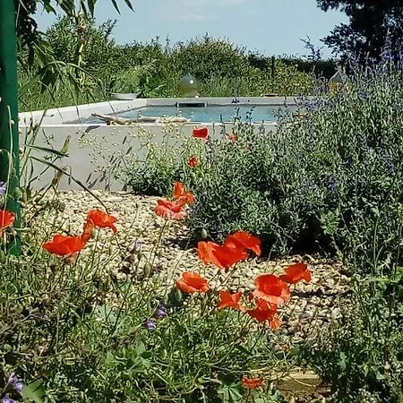 Domaine De Manteau-bleu 4* בזייה